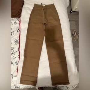 Aritzia light brown cargo pants | size 2 | like new